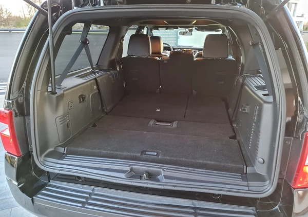 Ford Expedition cena 128900 przebieg: 186000, rok produkcji 2017 z Warszawa małe 667